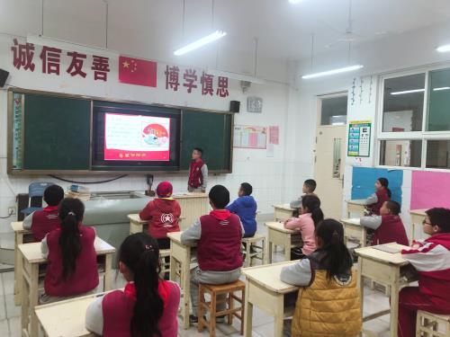 济南高新区鸡山小学开展“把手话冬至”故事会